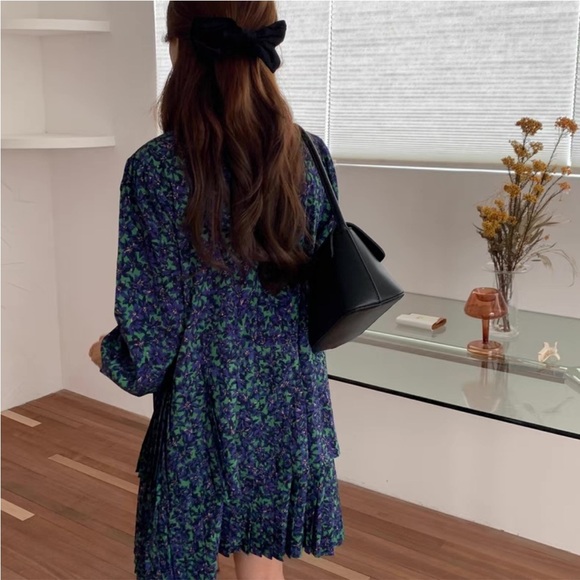 Long Sleeve Floral Print Tiered Pleated Mini Dress - Picture 8 of 9